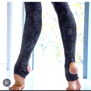 New with tags Athleta stirrup tights. This is XL Tall. Ideal for long legged gal